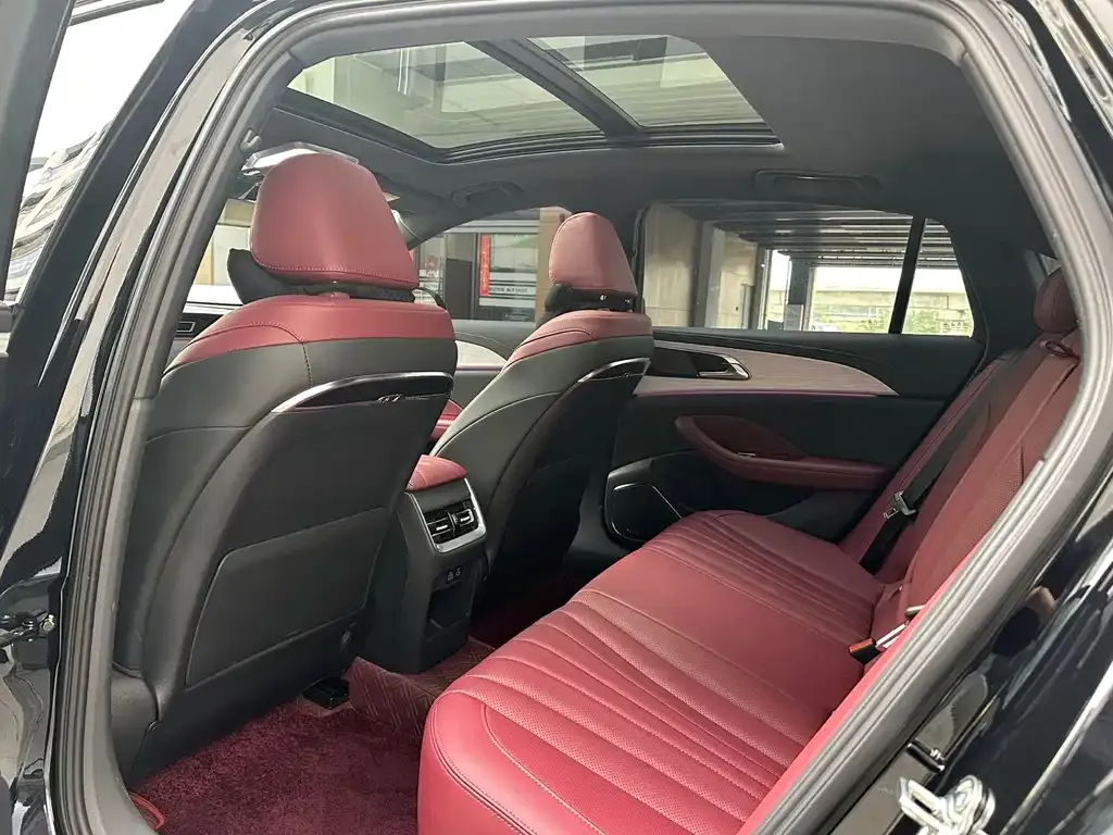 Hongqi H5 — фото 3