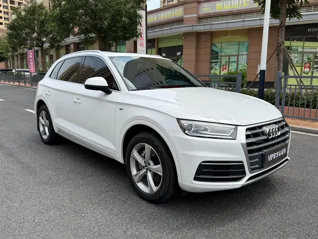 Audi Q5L — фото 10