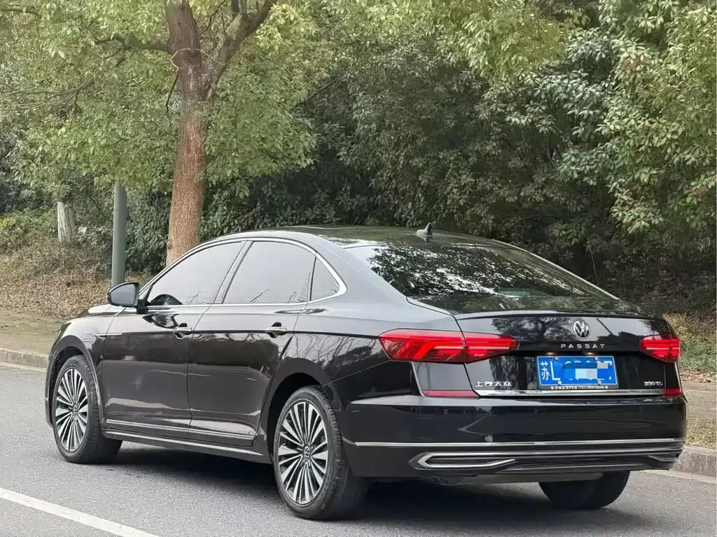 Volkswagen Passat — фото 6