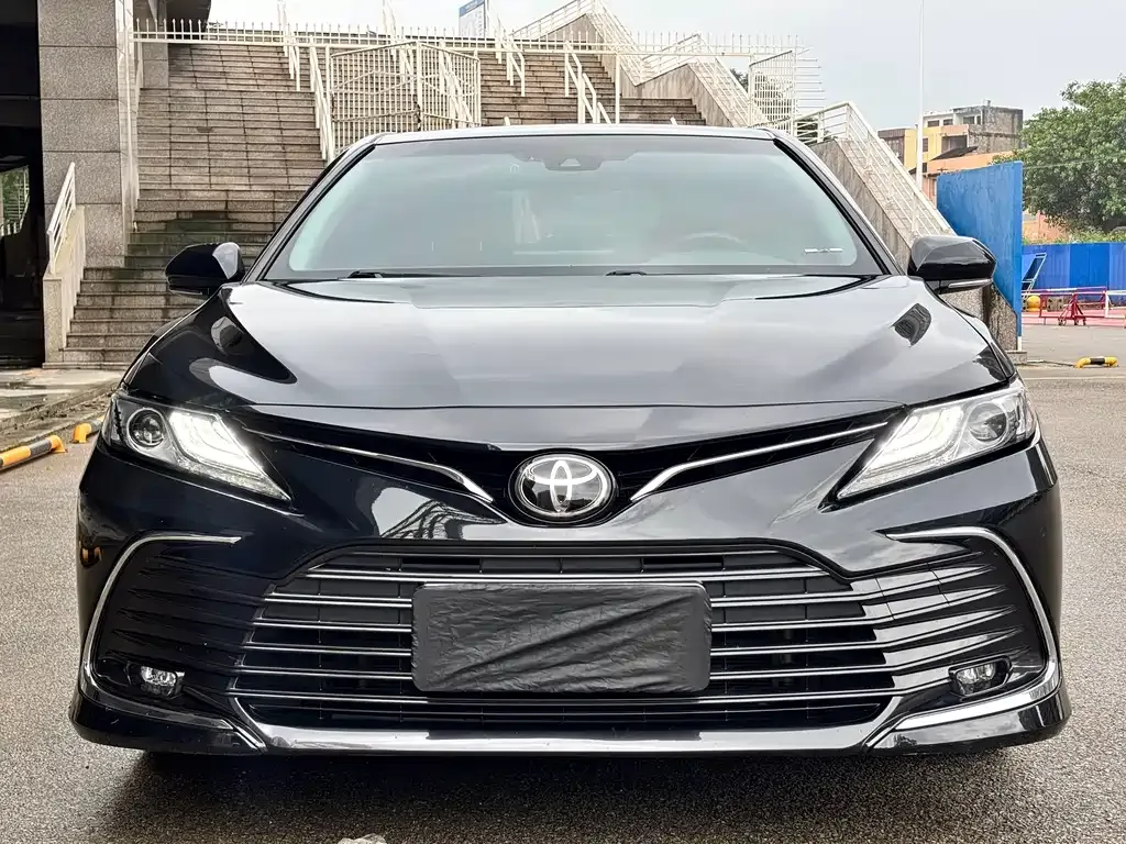 Toyota Camry — фото 9