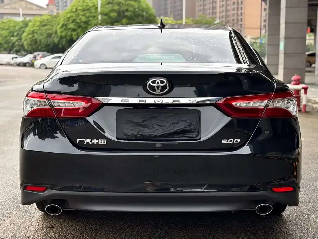 Toyota Camry — фото 2