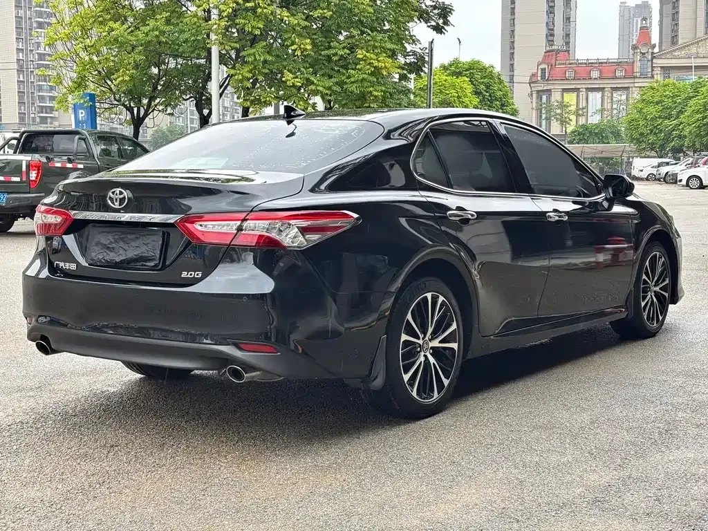 Toyota Camry — фото 10