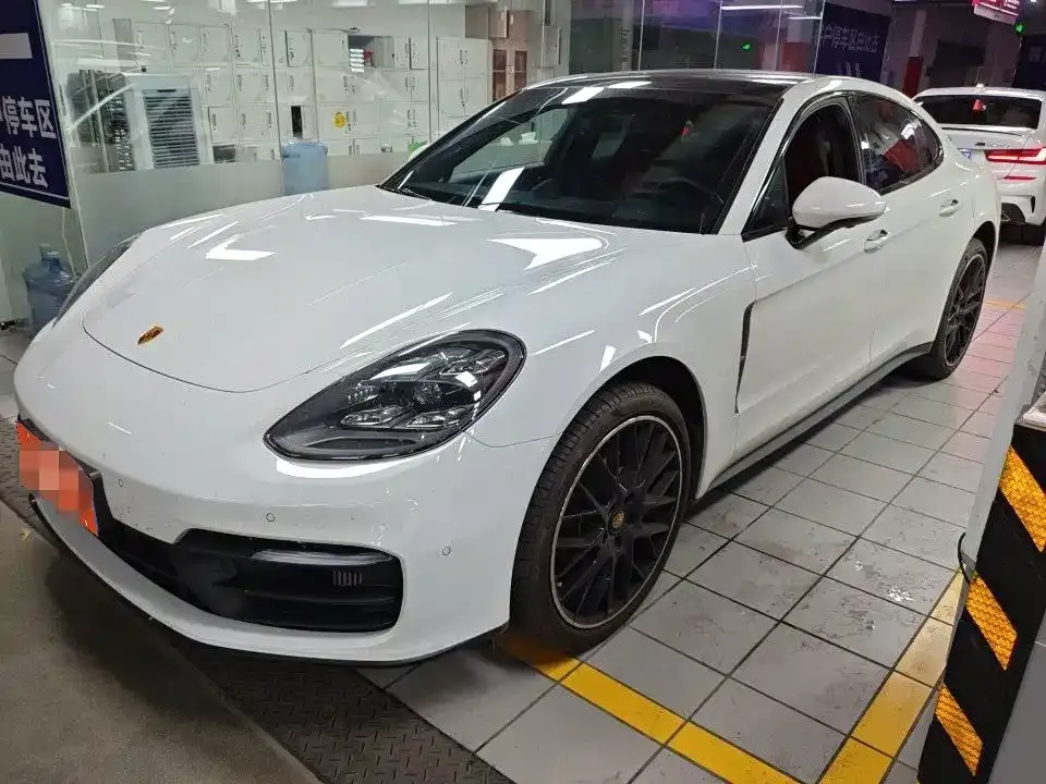 Porsche Panamera — фото 1