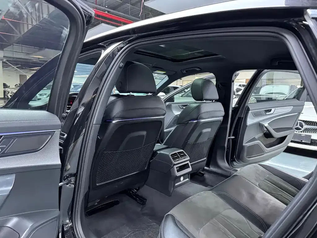 Audi A6L 2022 из CN, фото 6