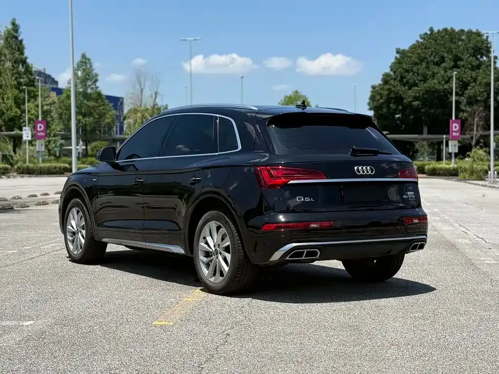 Audi Q5L — фото 5