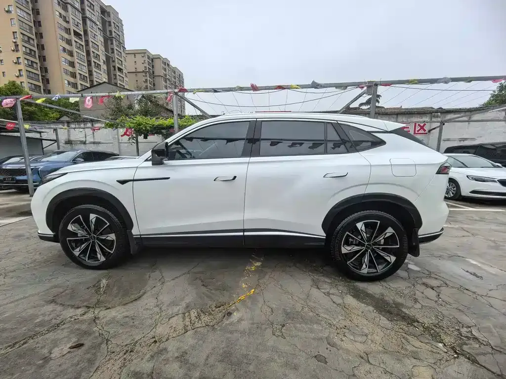 Roewe RX5 New Energy — фото 8