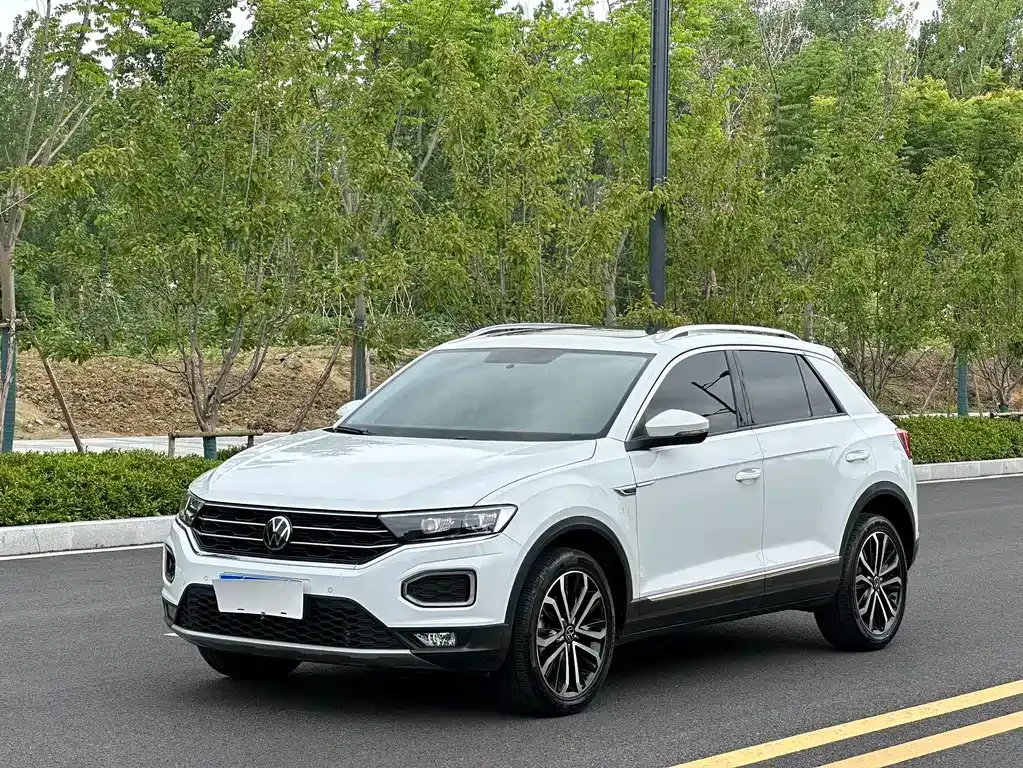 Volkswagen T-Roc — фото 1
