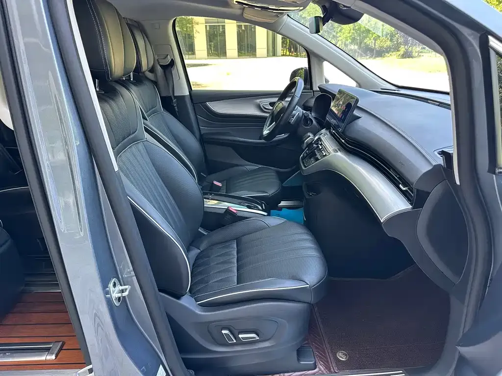 Roewe iMAX8 — фото 2