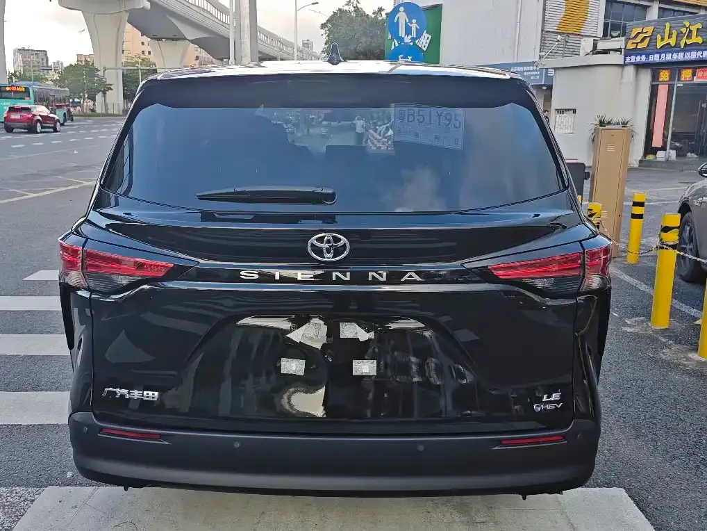 Toyota Sienna — фото 8