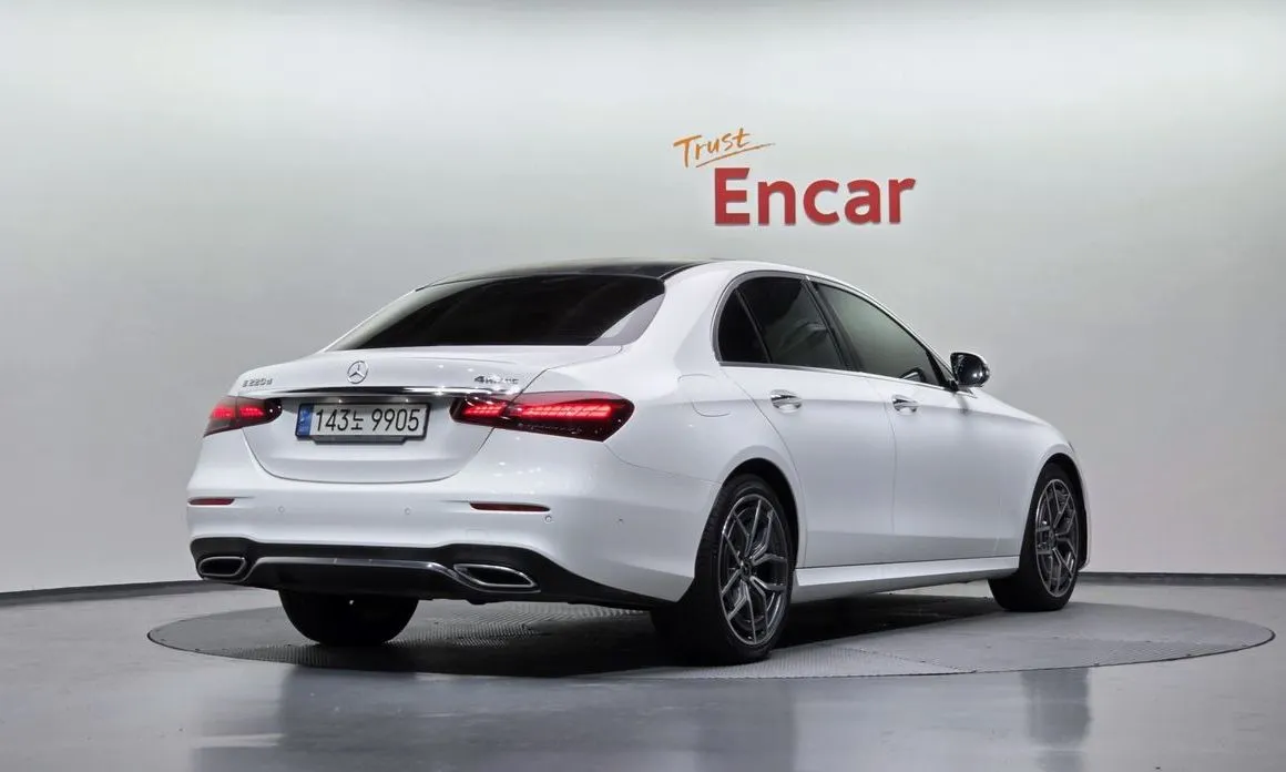 Mercedes-Benz E-Class — фото 4