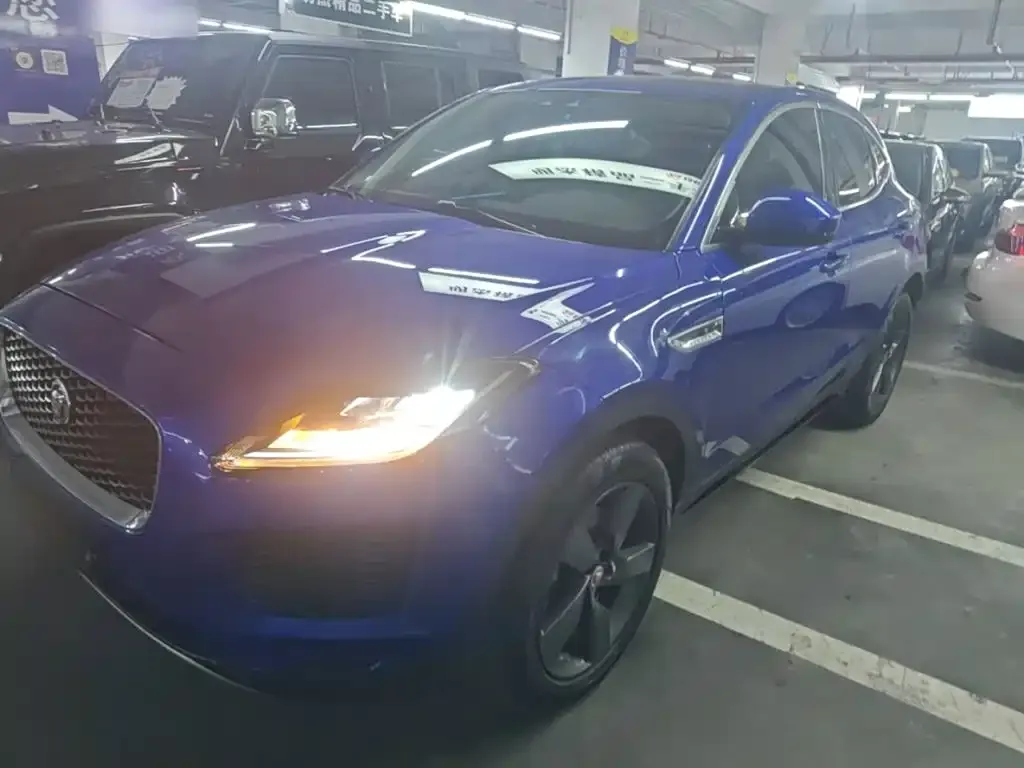 Jaguar E-PACE — фото 8