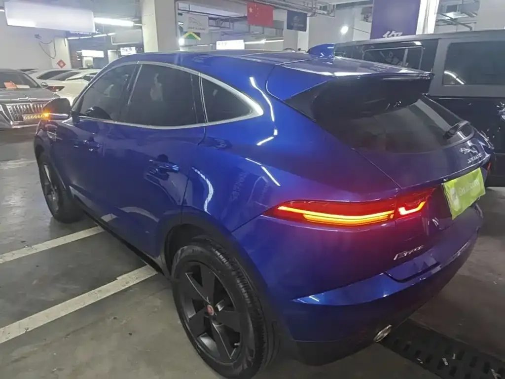 Jaguar E-PACE — фото 10