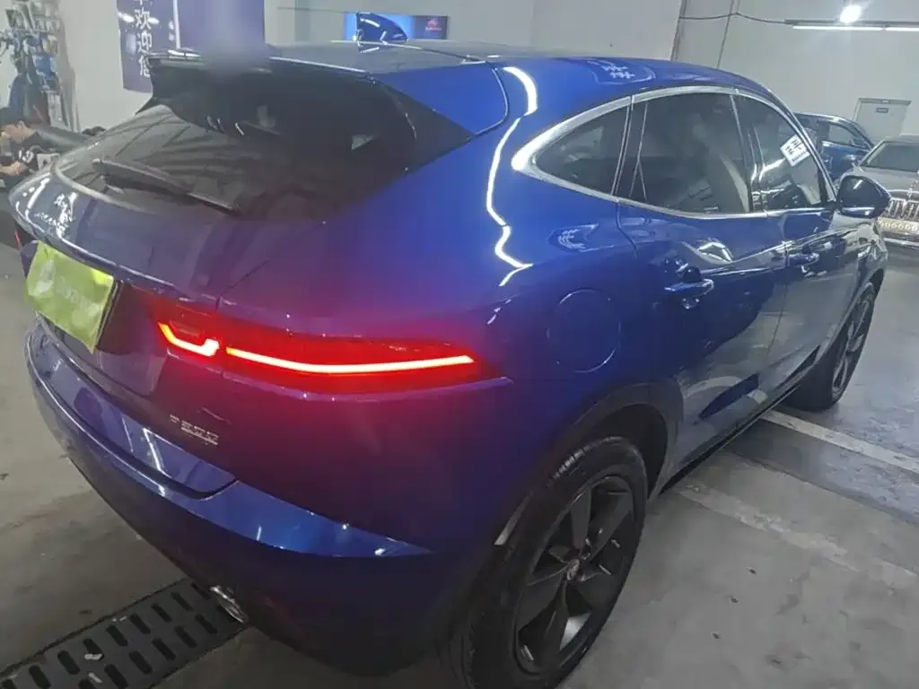 Jaguar E-PACE — фото 6