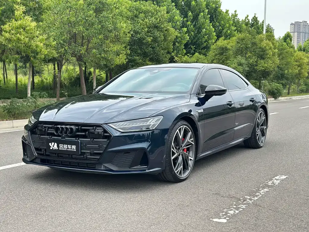 Audi A7L — фото 1