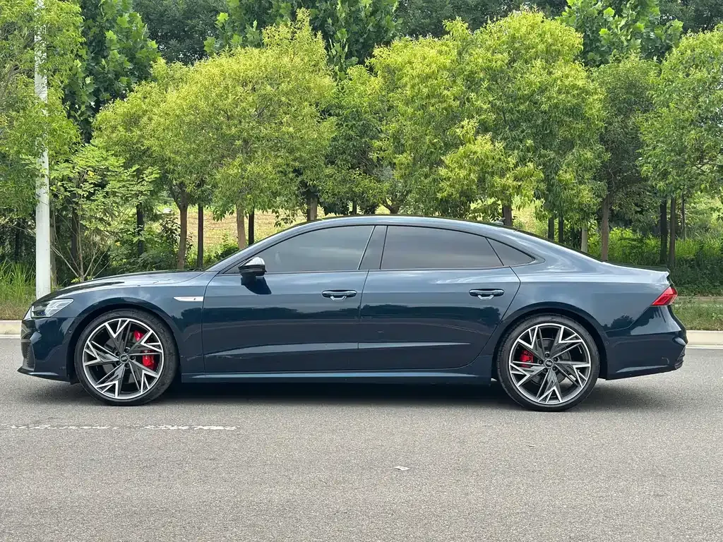 Audi A7L — фото 7