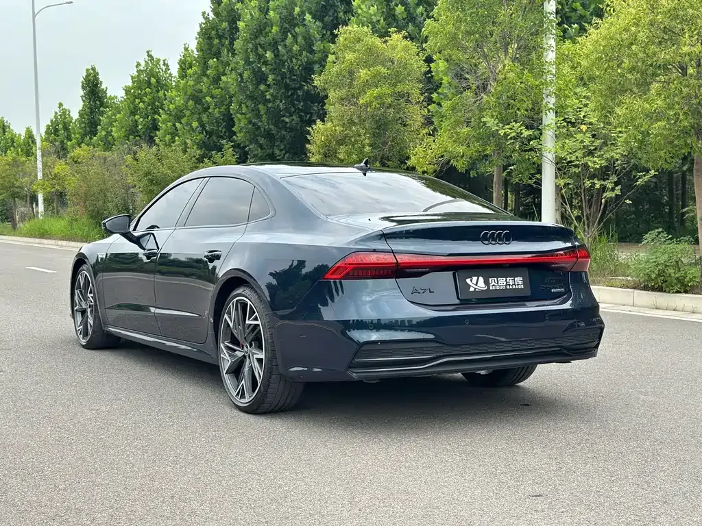 Audi A7L — фото 8