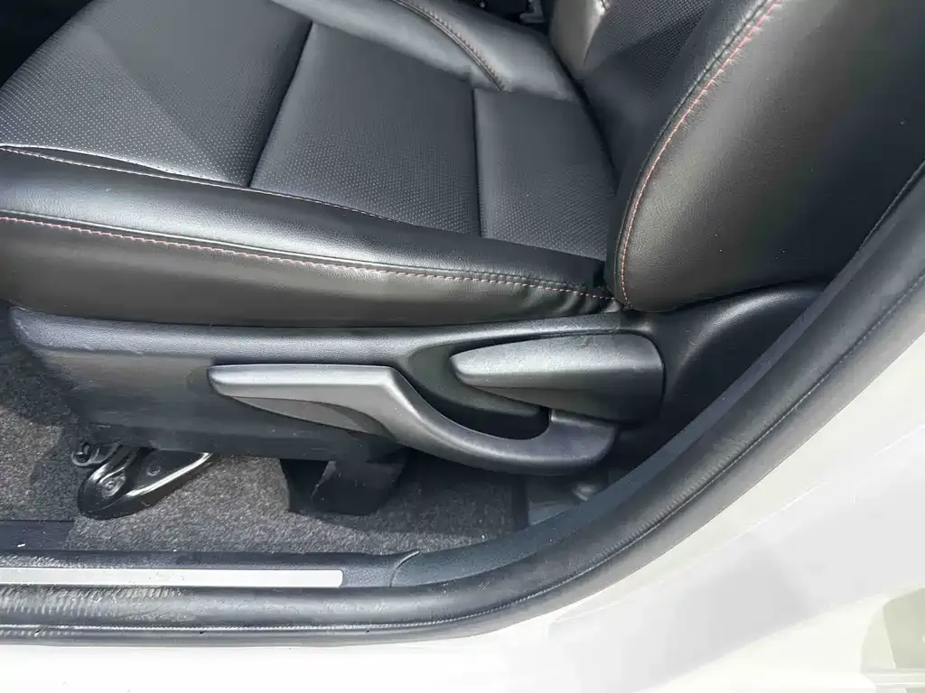 Toyota Yaris L — фото 9