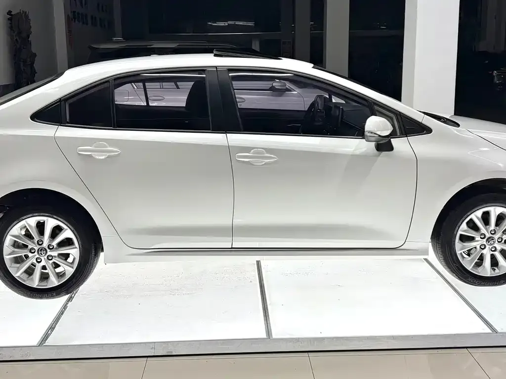 Toyota Corolla — фото 4