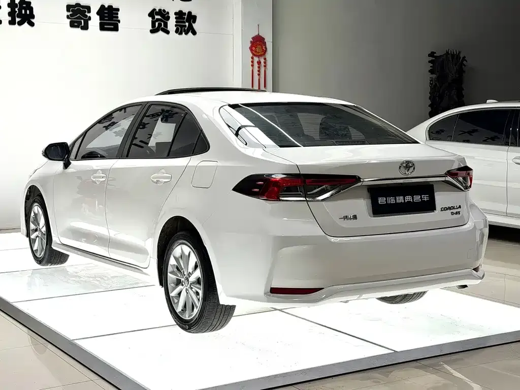 Toyota Corolla — фото 5