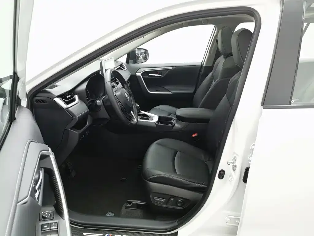 Toyota RAV4 — фото 10