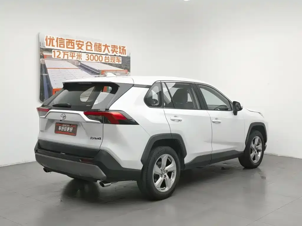 Toyota RAV4 — фото 3