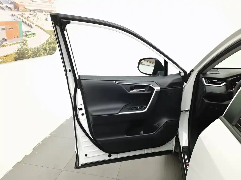 Toyota RAV4 — фото 8