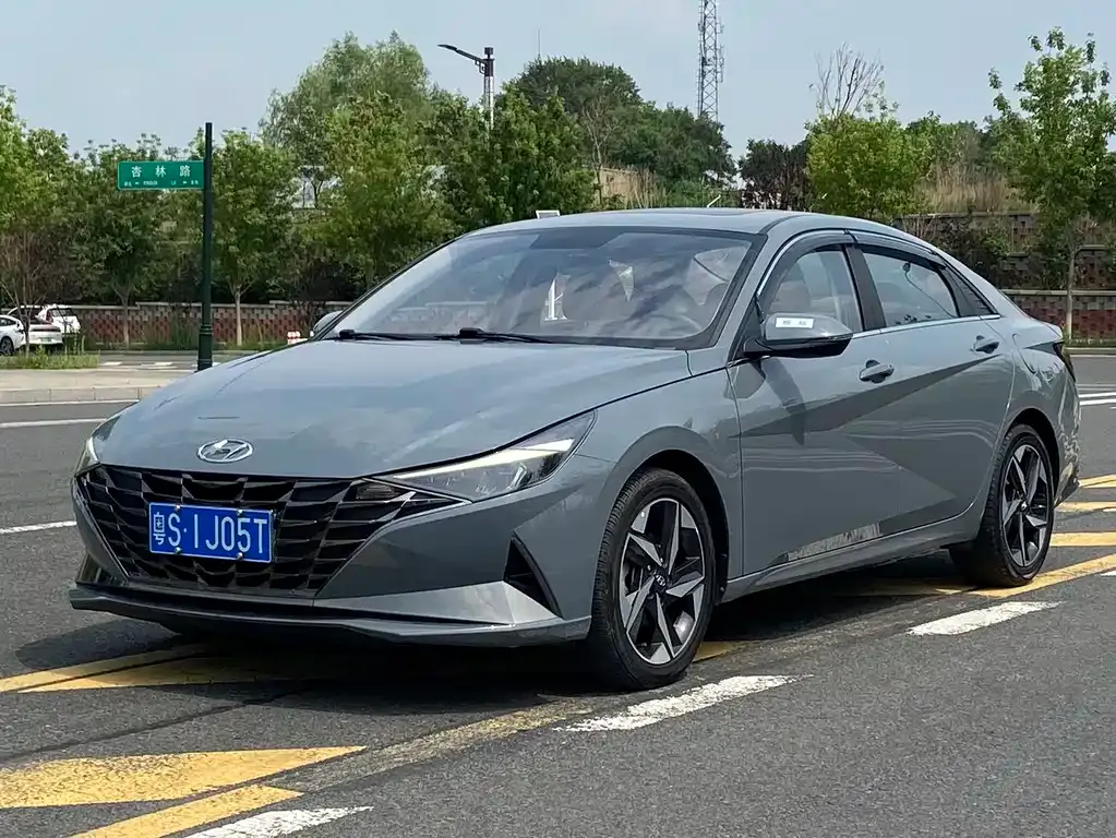 Hyundai Elantra — фото 1