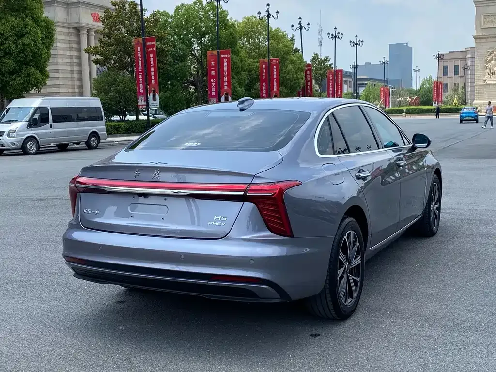 Hongqi H5 PHEV — фото 2