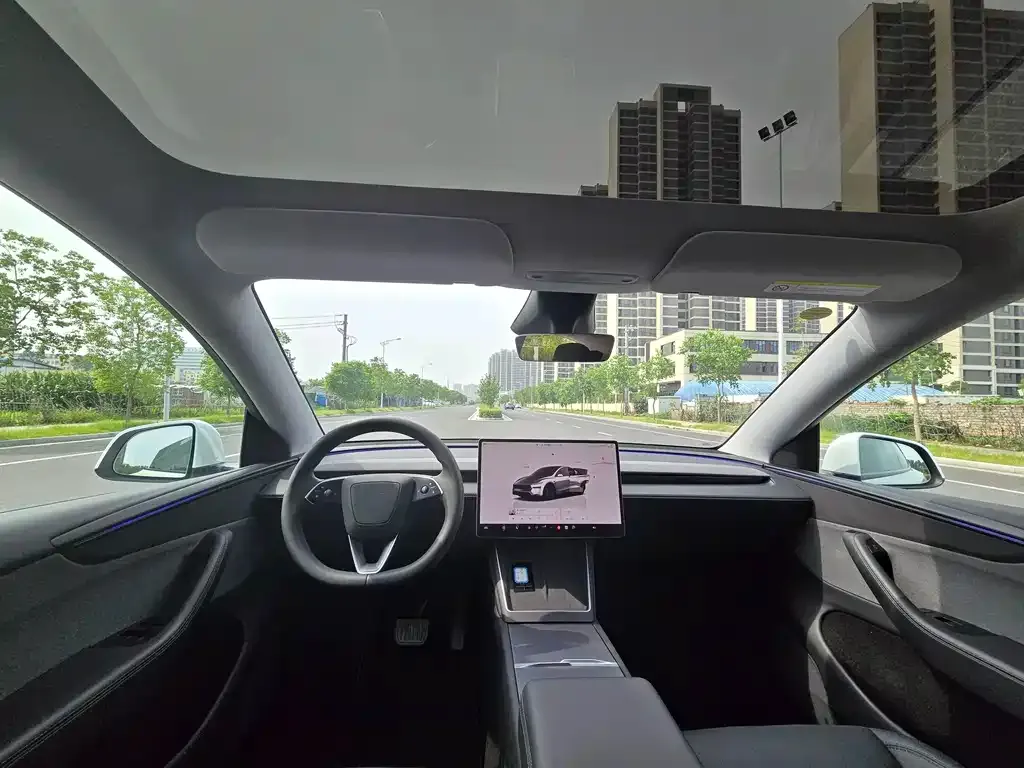 Tesla Model Y — фото 6