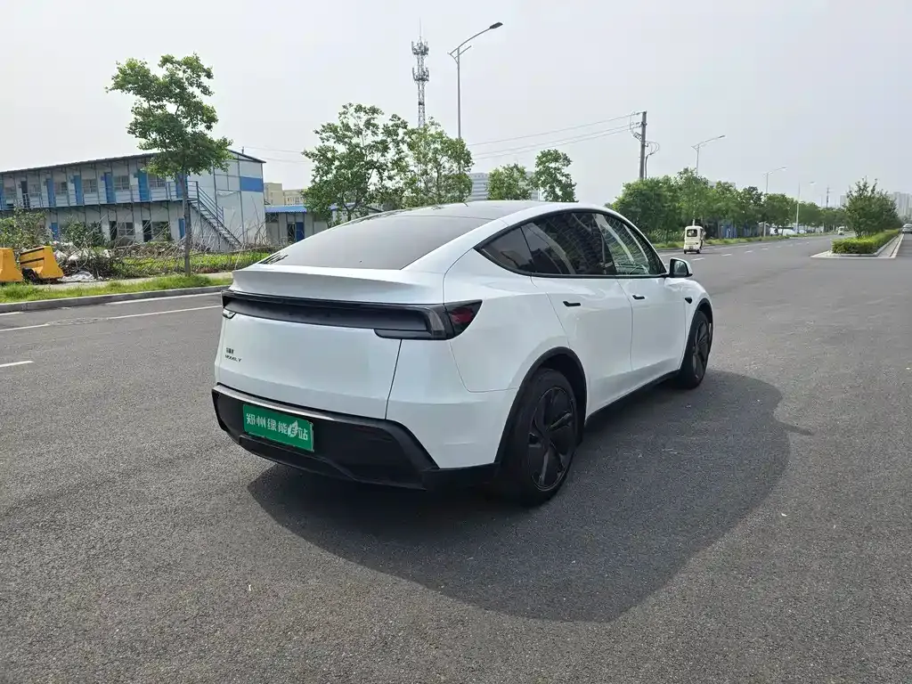 Tesla Model Y — фото 4