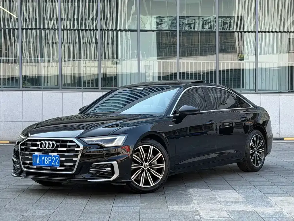 Audi A6L — фото 1