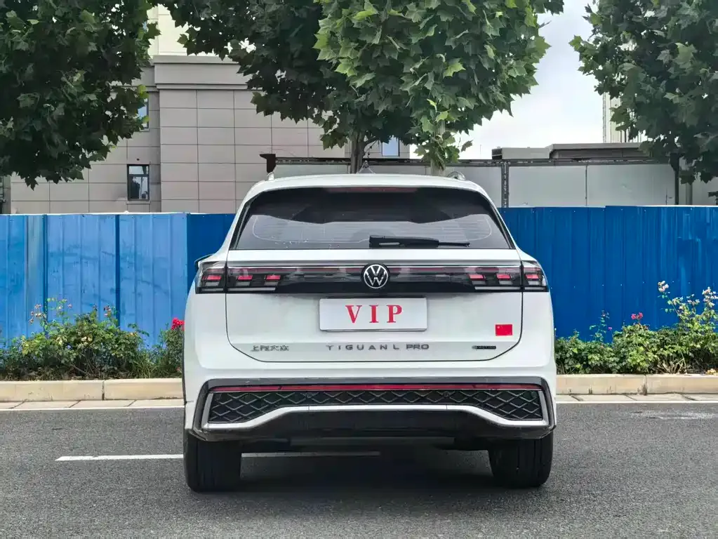 Volkswagen Tiguan L — фото 8