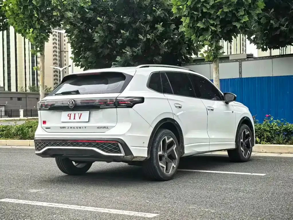 Volkswagen Tiguan L — фото 7