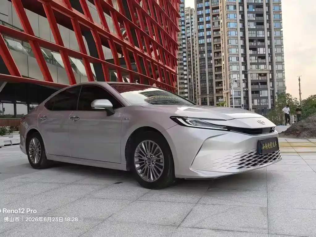 Toyota Camry — фото 8