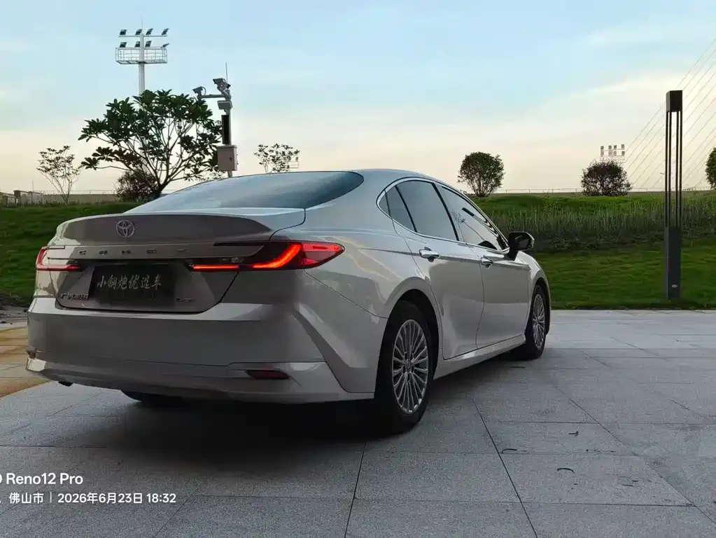 Toyota Camry — фото 6