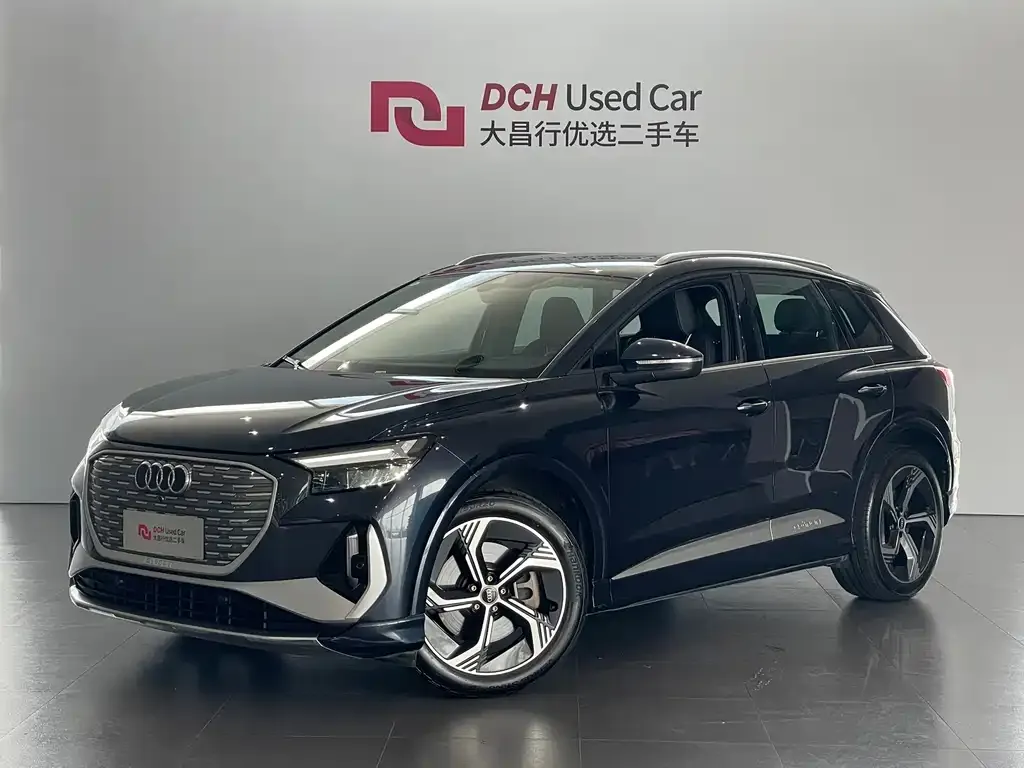 Audi Q4 e-tron — фото 1