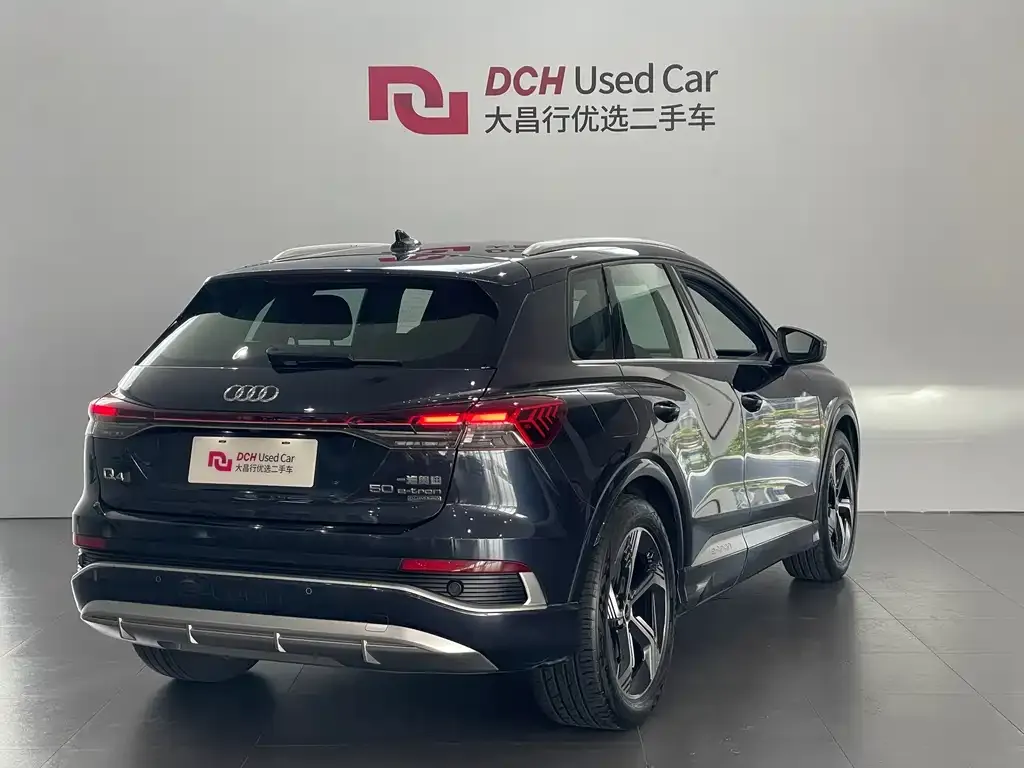 Audi Q4 e-tron — фото 2