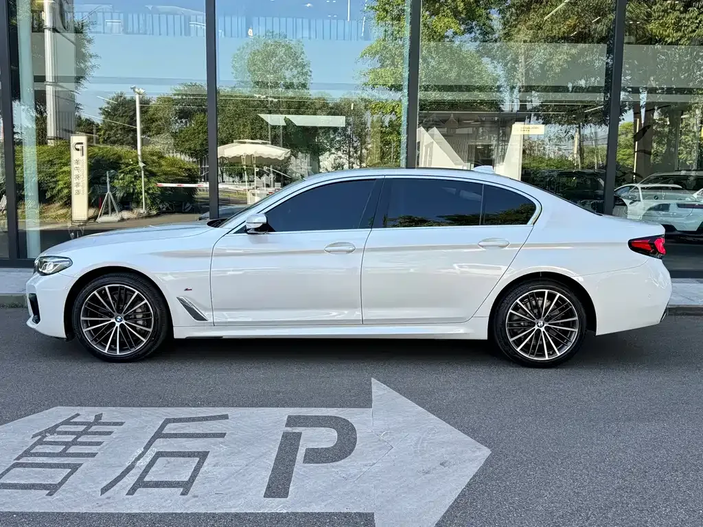 BMW 5 Series — фото 4