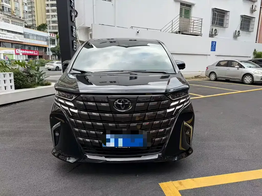 Toyota Alphard — фото 4