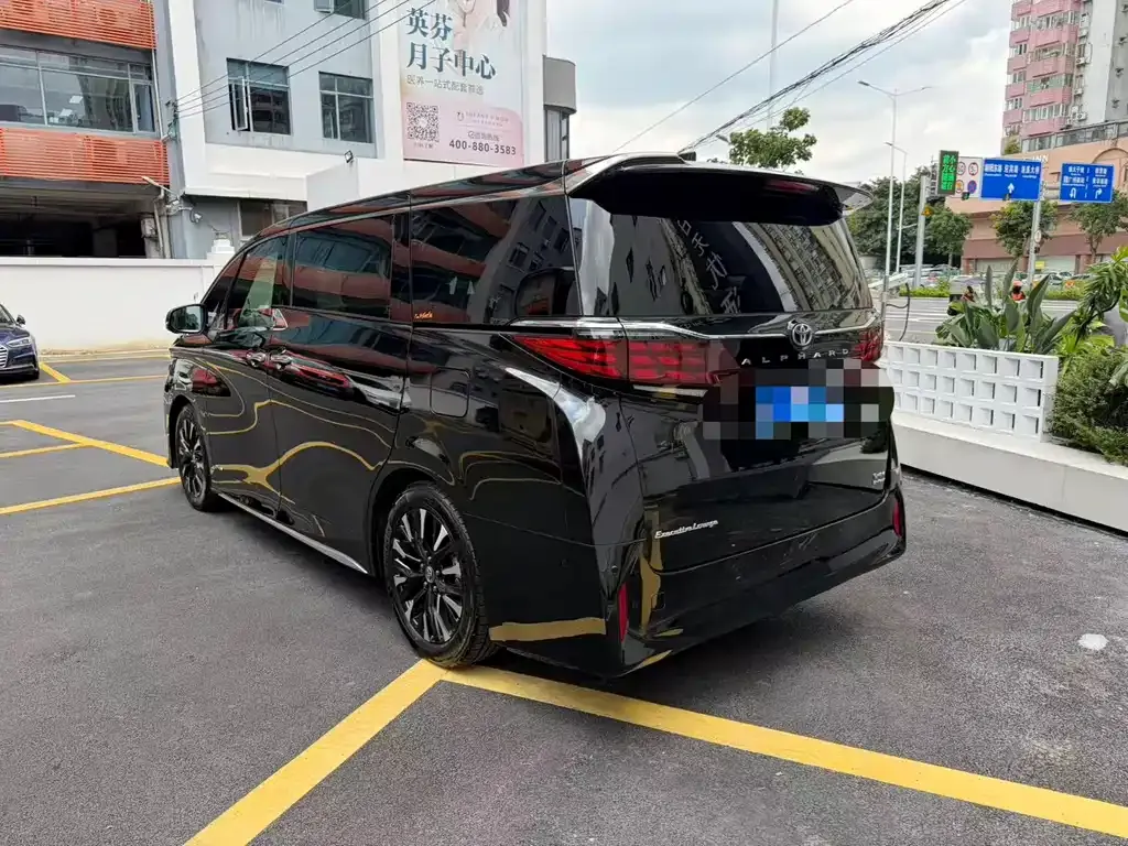 Toyota Alphard — фото 8