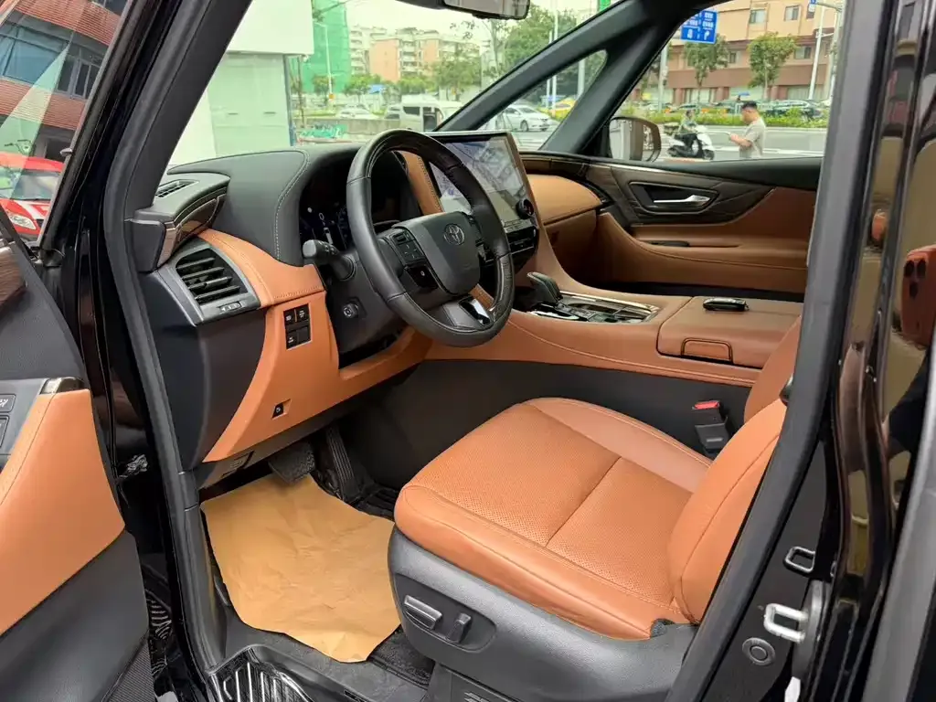 Toyota Alphard — фото 6