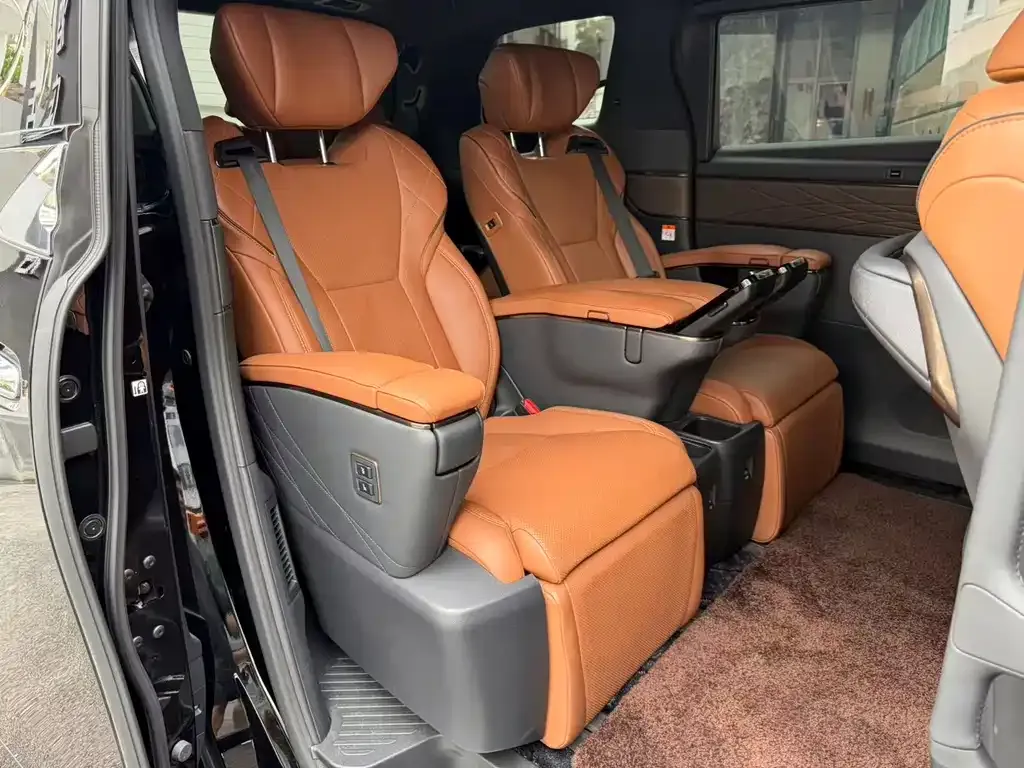 Toyota Alphard — фото 3