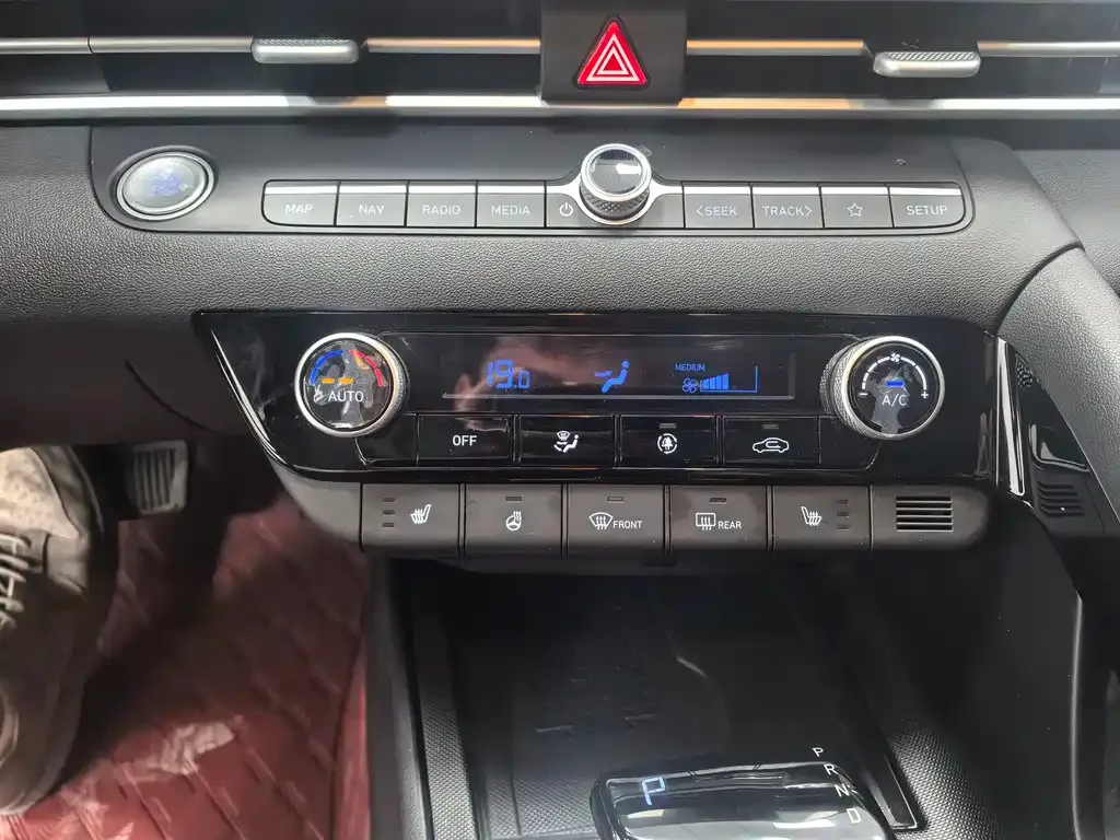 Hyundai Elantra — фото 10