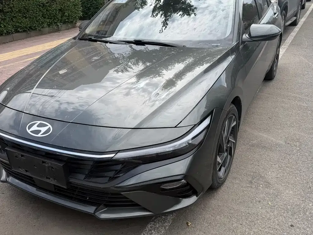 Hyundai Elantra — фото 1