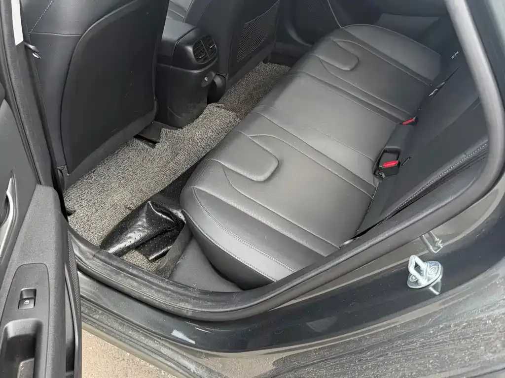 Hyundai Elantra — фото 4