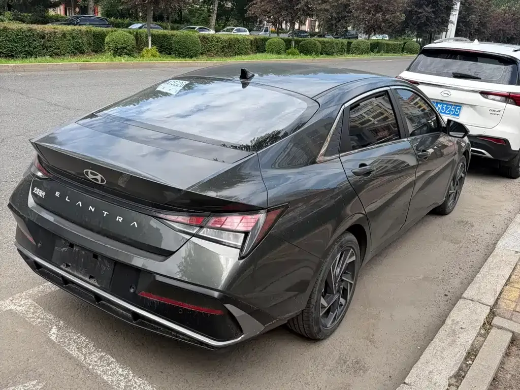 Hyundai Elantra — фото 9