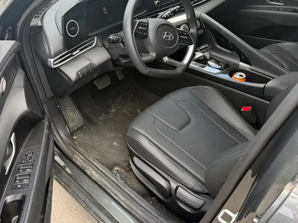 Hyundai Elantra — фото 2