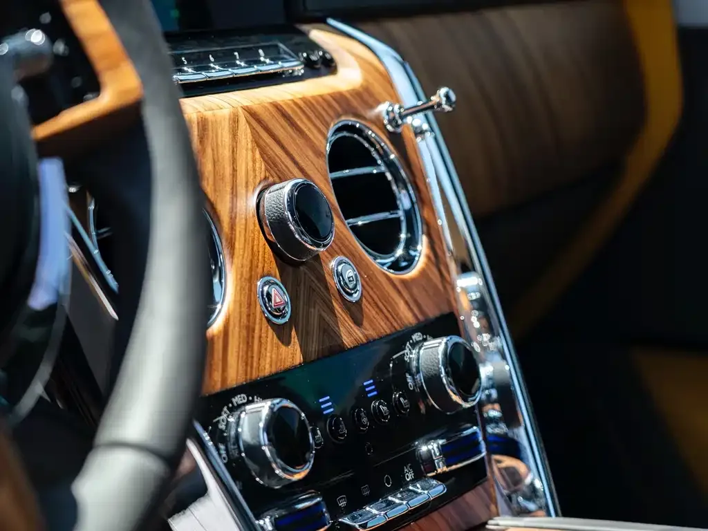 Rolls-Royce Cullinan — фото 10