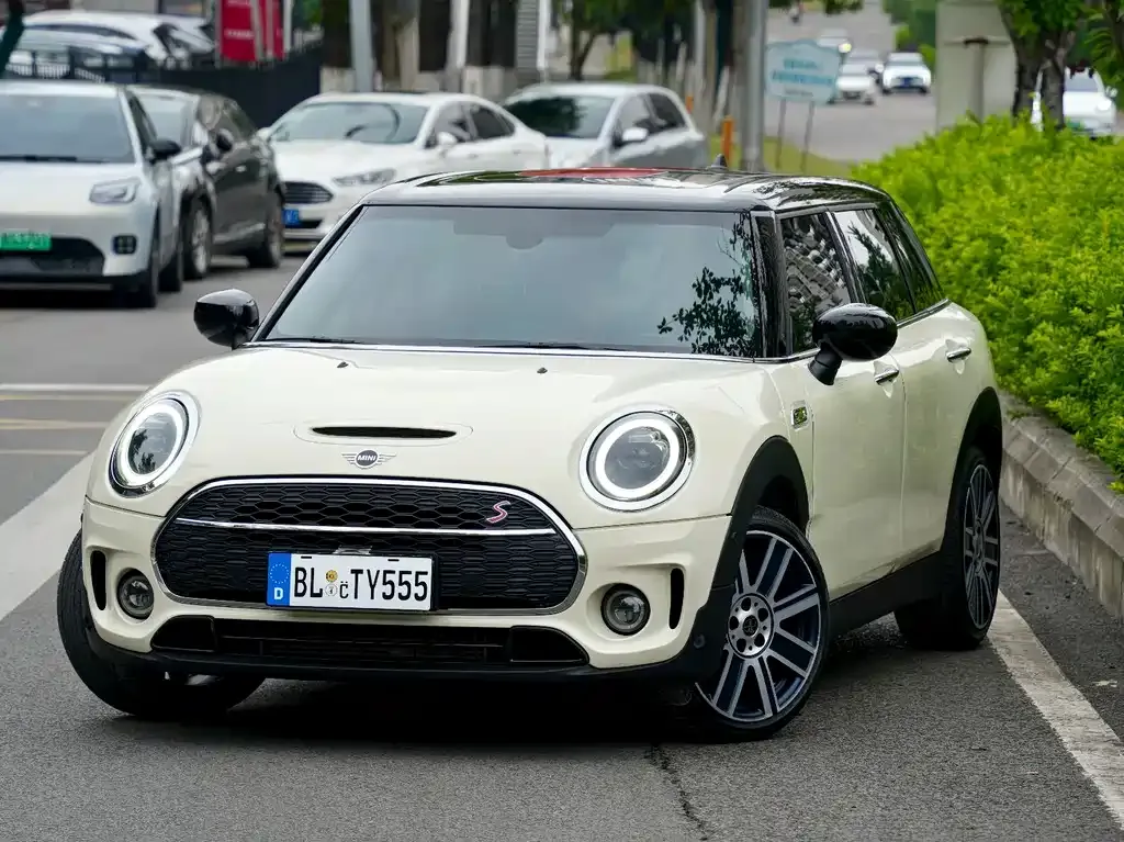 MINI Clubman — фото 1