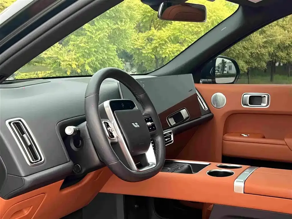 Li Auto L8 — фото 6